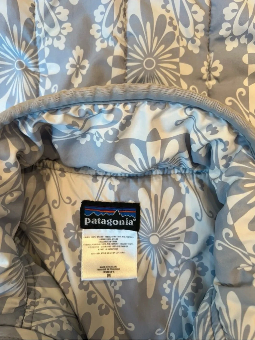 Patagonia Women’s Floral Quilted Vest Medium Gray White Floral Puffer Vest